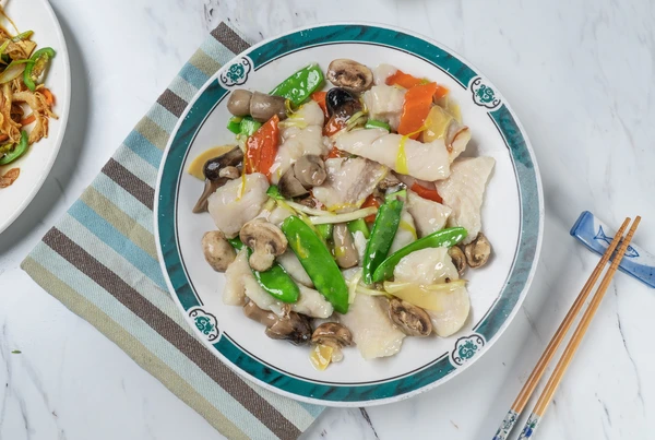 Stir-Fried Fish Slices with Mushrooms and Snow Peas